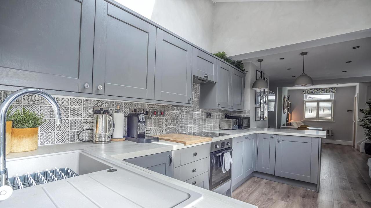 Modern 3-Bed House On Tarporley High Street Villa Exterior photo